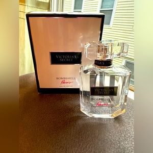 Victoria’s secret bombshell Paris